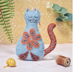 Folk Embroidered Cat Felt Craft Mini Kit