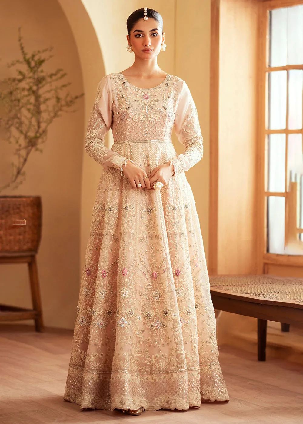 Romansiyyah Luxury Formals '24 by Emaan Adeel | FAATIN