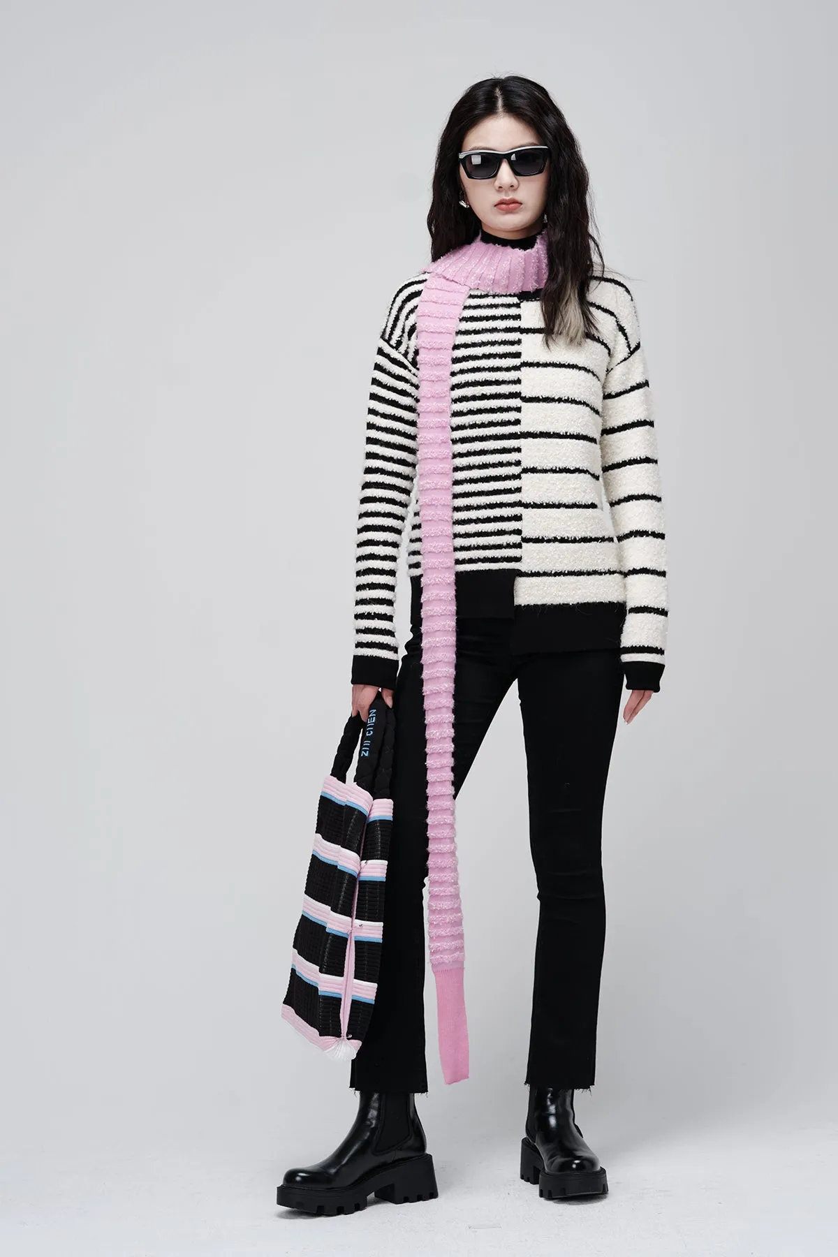 ZI II CI IEN | Black And White Asymmetric Knitted Sweater